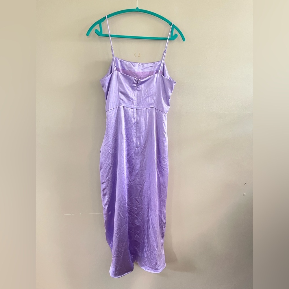 Elliatt size medium Casey Ruched Asymmetric‎ Hem Dress Lilac Satin - Picture 3 of 6